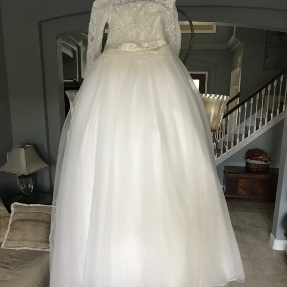 Wedding Dress (NEW, Extra Dress, Never Worn) - Picture 4 of 5
